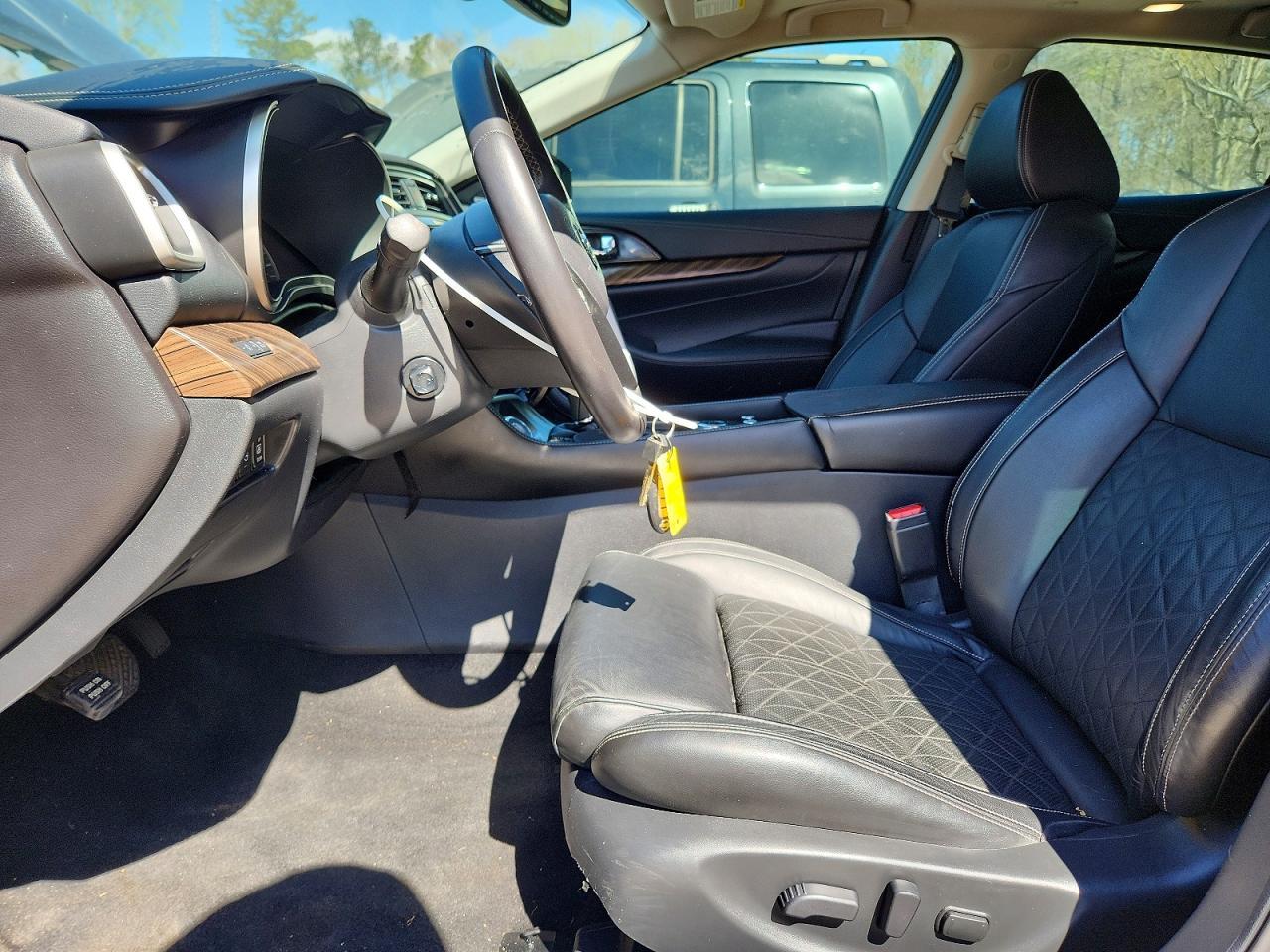 2017 NISSAN Maxima