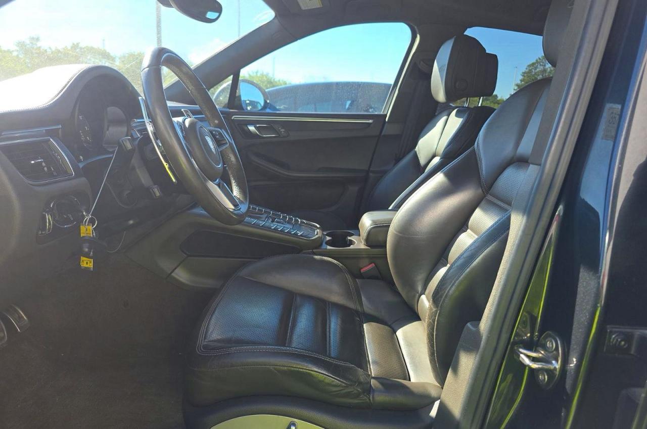2017 PORSCHE Macan