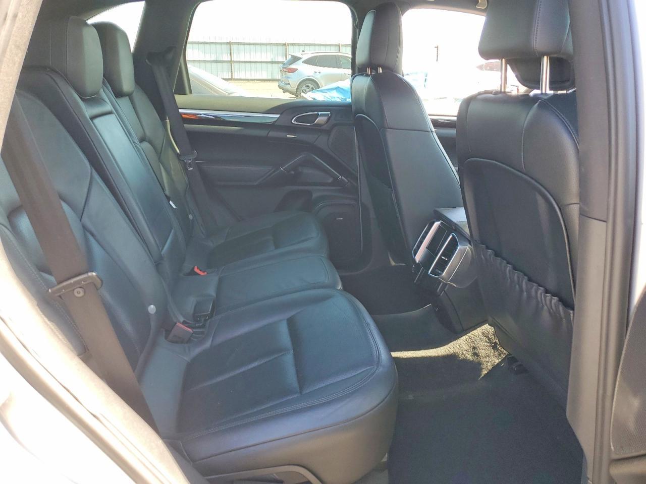 2011 PORSCHE CAYENNE