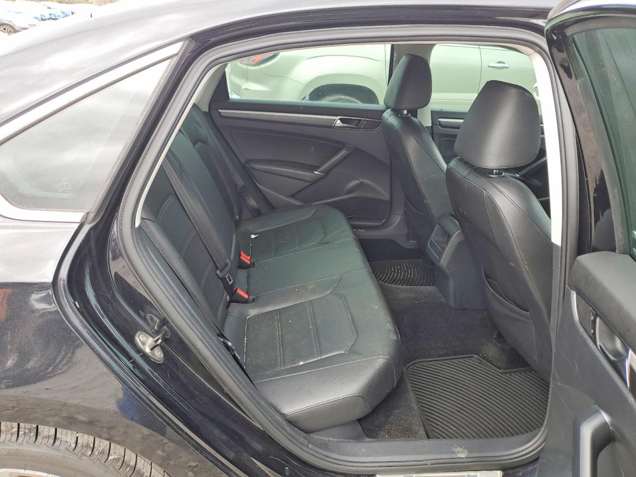 2017 VOLKSWAGEN Passat