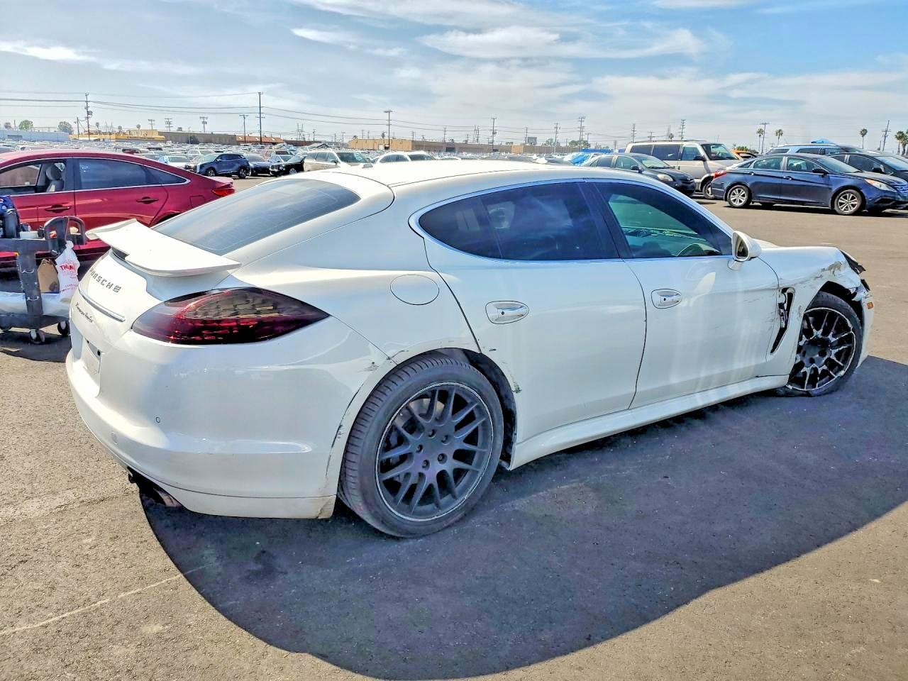 2012 PORSCHE Panamera