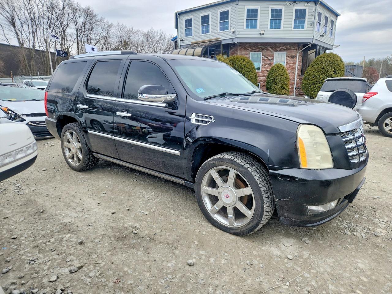 2010 CADILLAC ESCALADE
