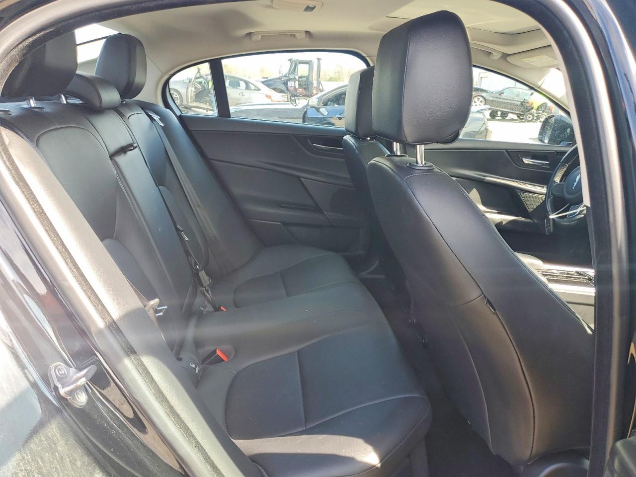 2019 JAGUAR XE