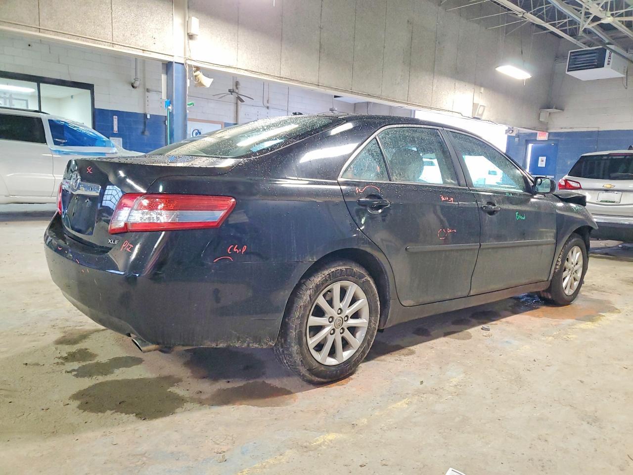 2011 TOYOTA CAMRY