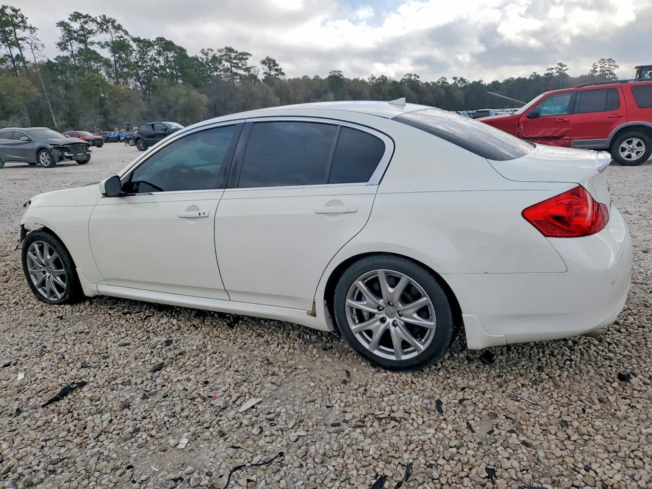 2013 INFINITI G37