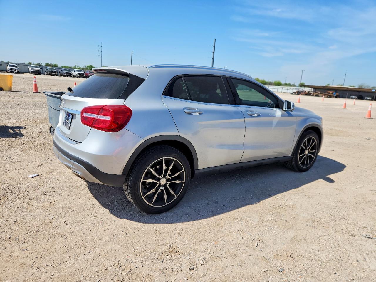 2016 MERCEDES-BENZ GLA-Class