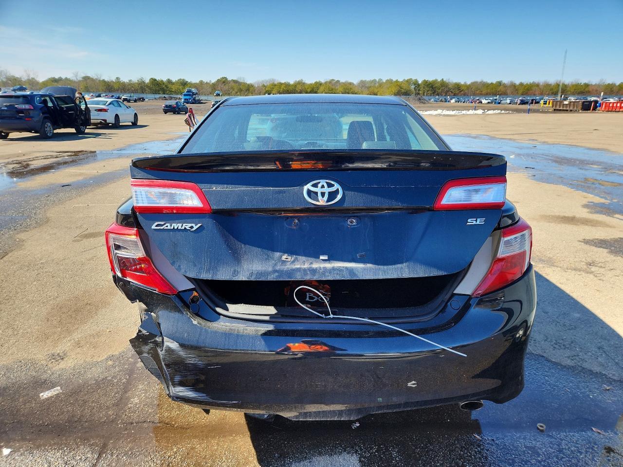 2014 TOYOTA CAMRY