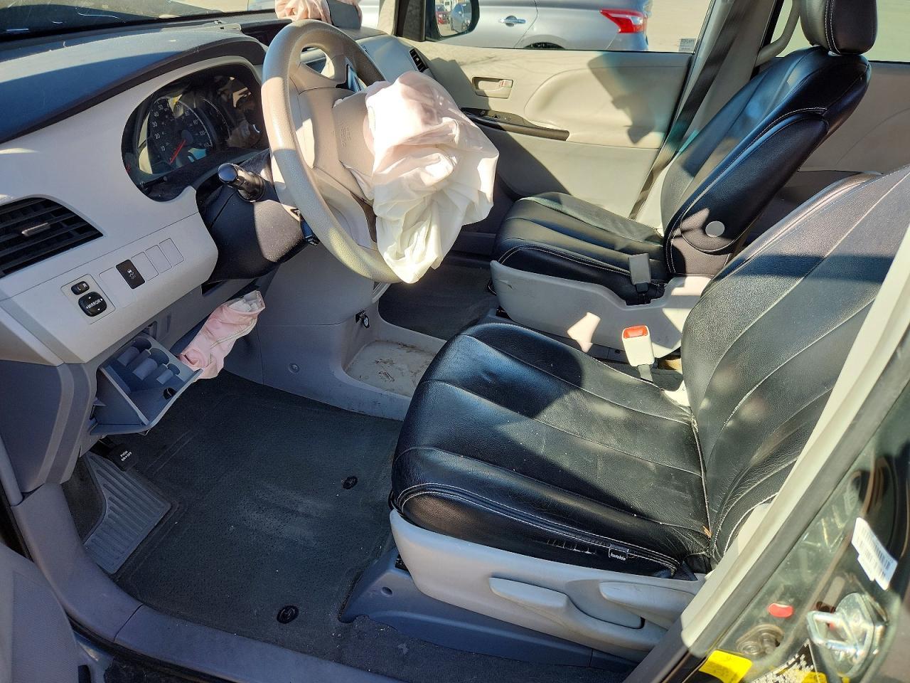2013 TOYOTA SIENNA