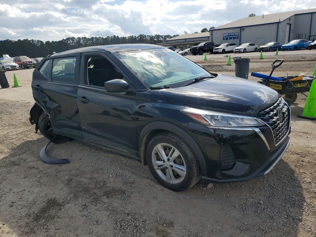 2021 NISSAN KICKS