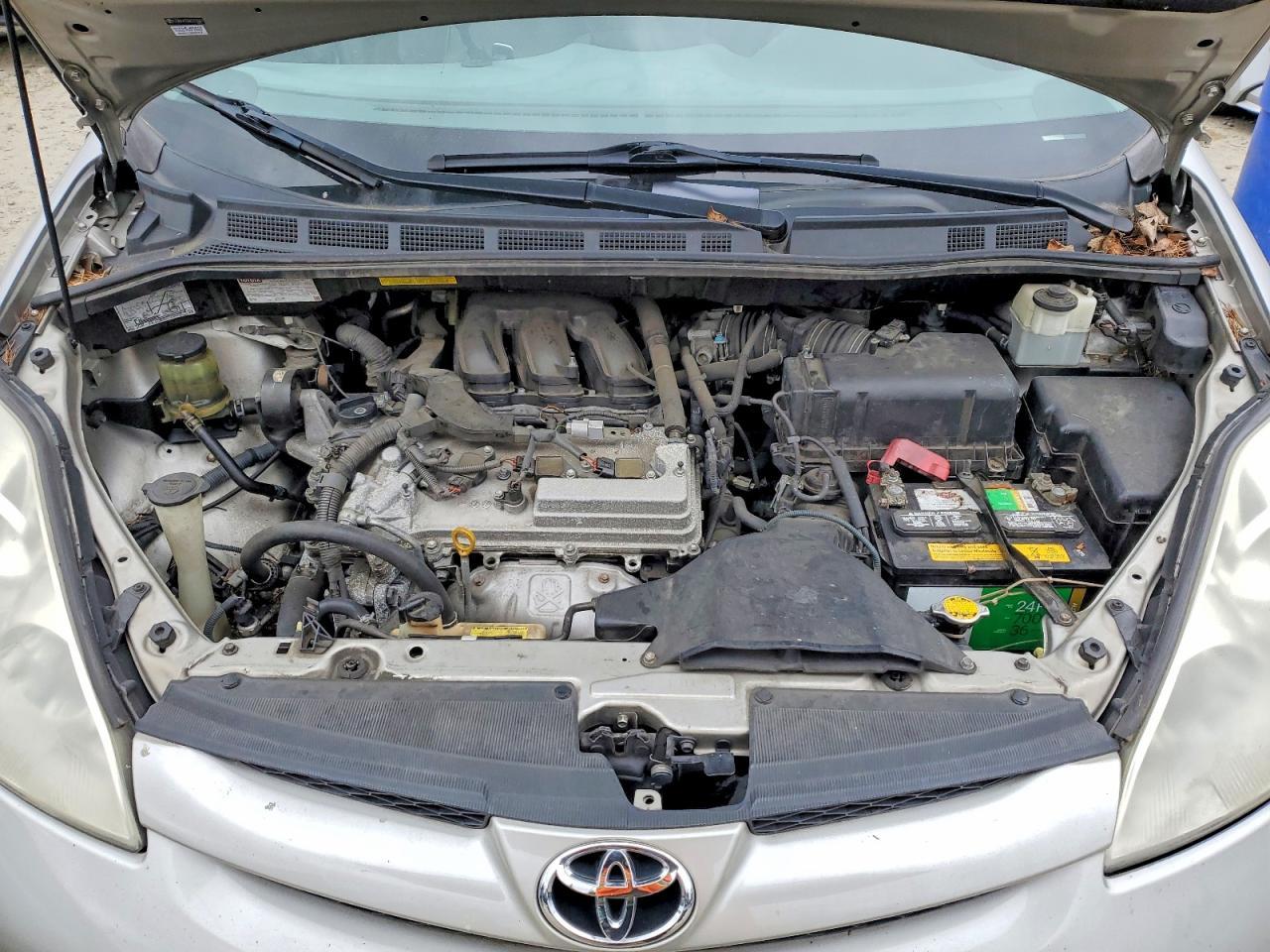 2010 TOYOTA SIENNA