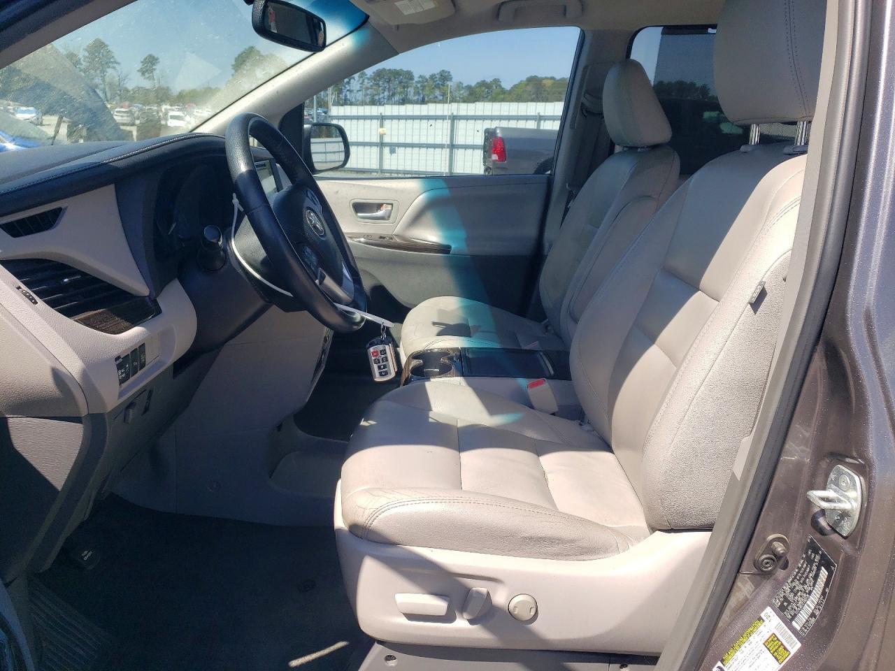 2015 TOYOTA SIENNA