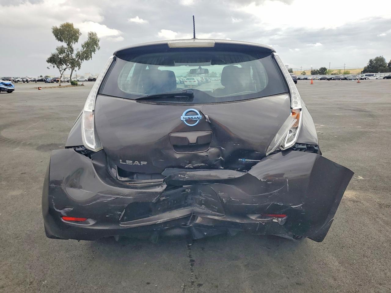 2016 NISSAN LEAF