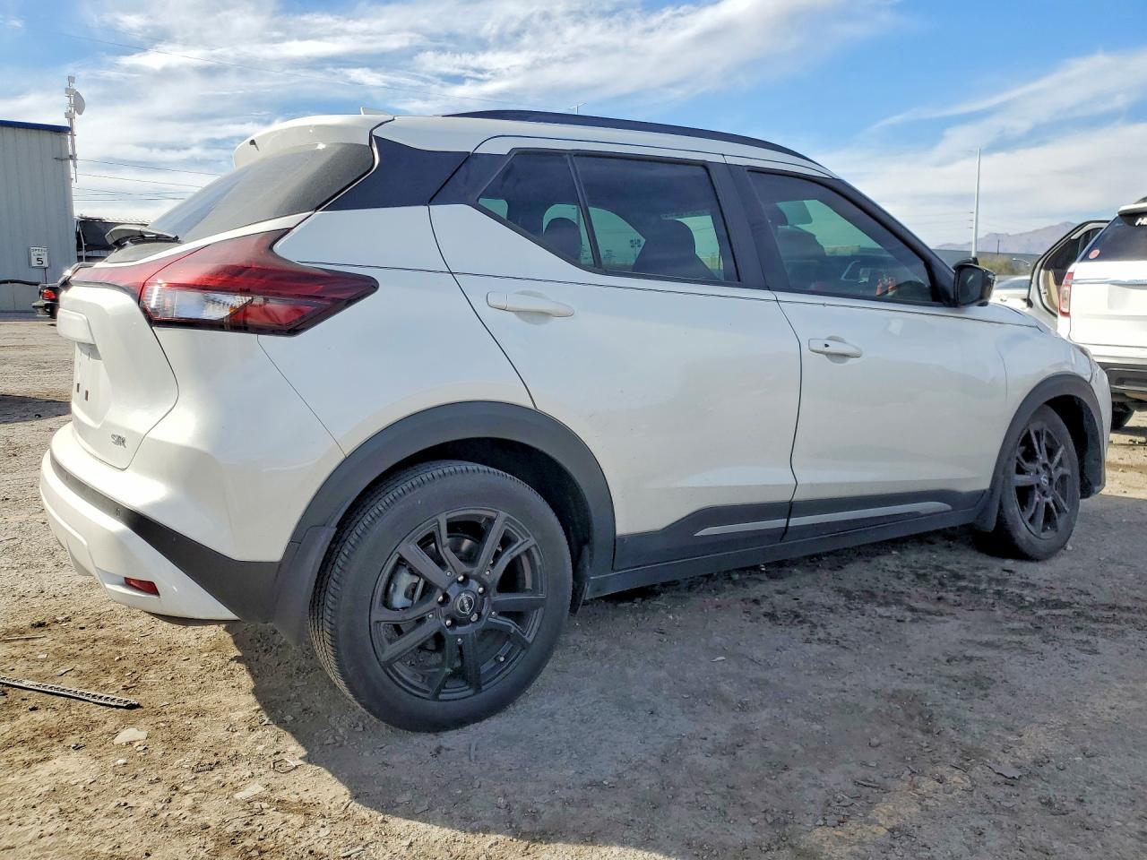 2023 NISSAN KICKS