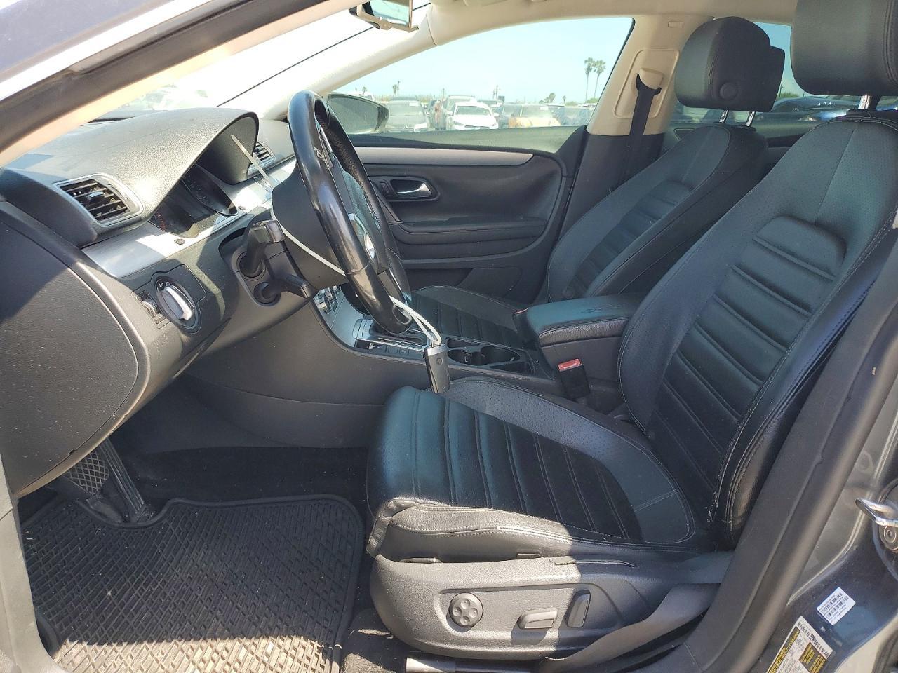 2013 VOLKSWAGEN Passat