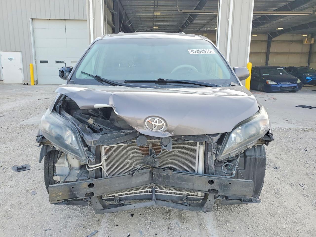 2014 TOYOTA SIENNA