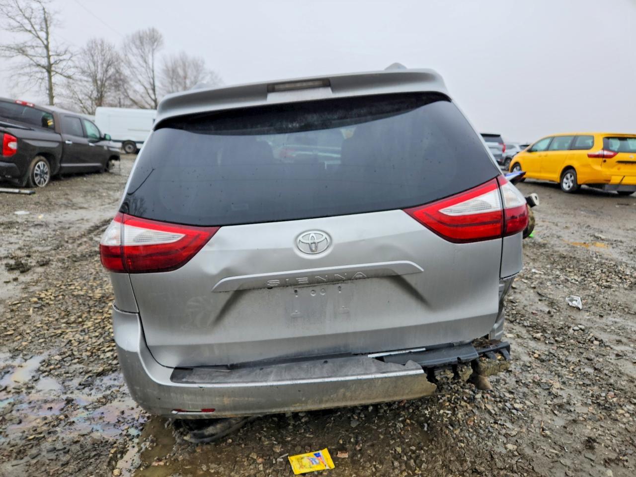 2017 TOYOTA SIENNA