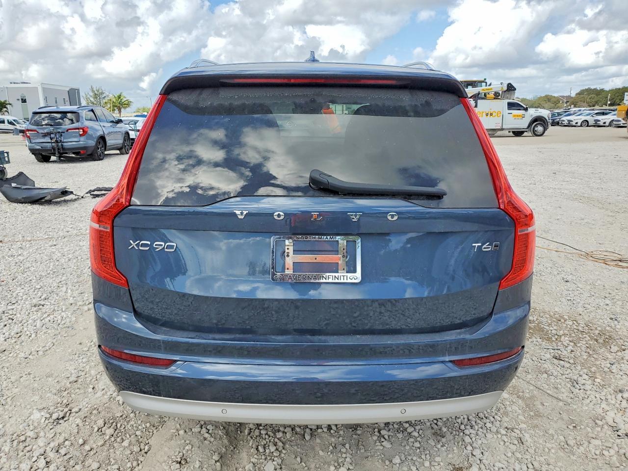 2022 VOLVO XC90