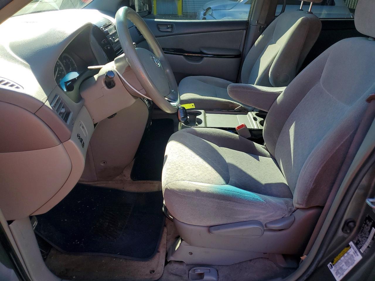 2005 TOYOTA SIENNA
