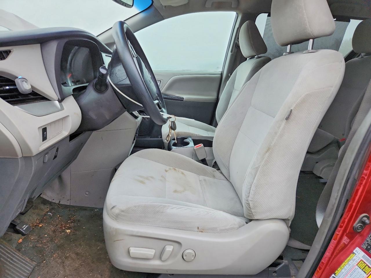 2016 TOYOTA SIENNA