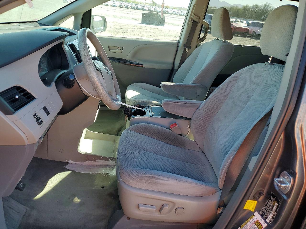 2012 TOYOTA SIENNA