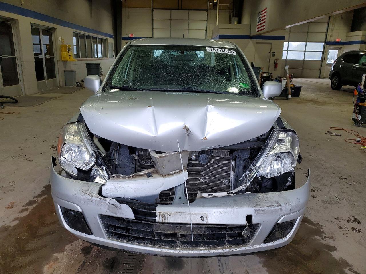 2011 NISSAN VERSA