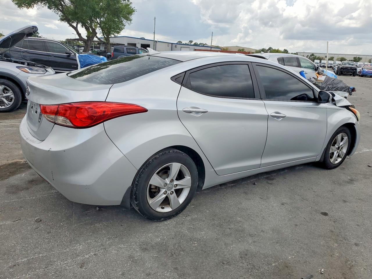 2013 HYUNDAI ELANTRA