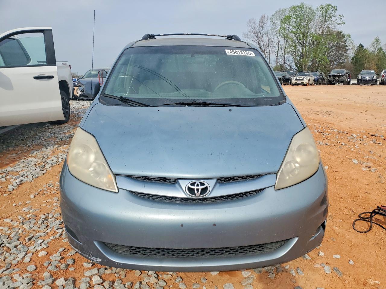 2009 TOYOTA SIENNA