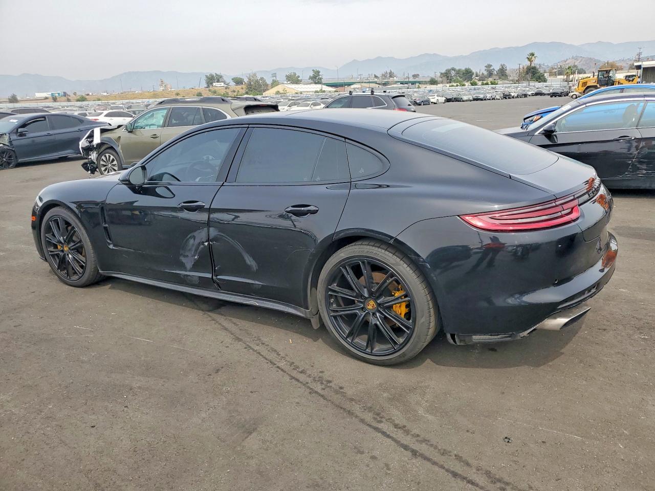 2018 PORSCHE Panamera