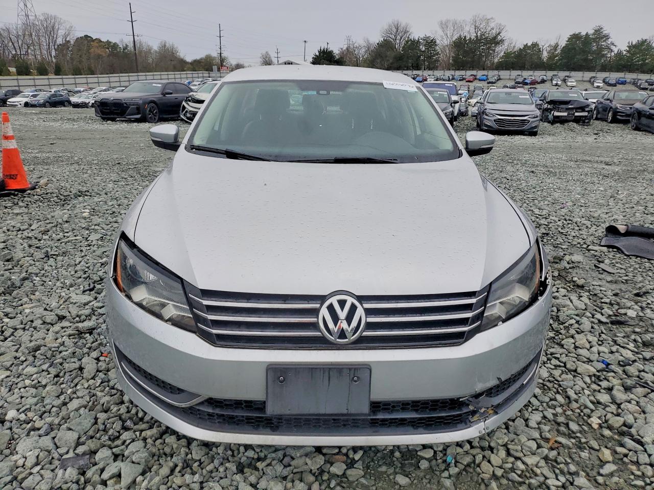 2014 VOLKSWAGEN Passat