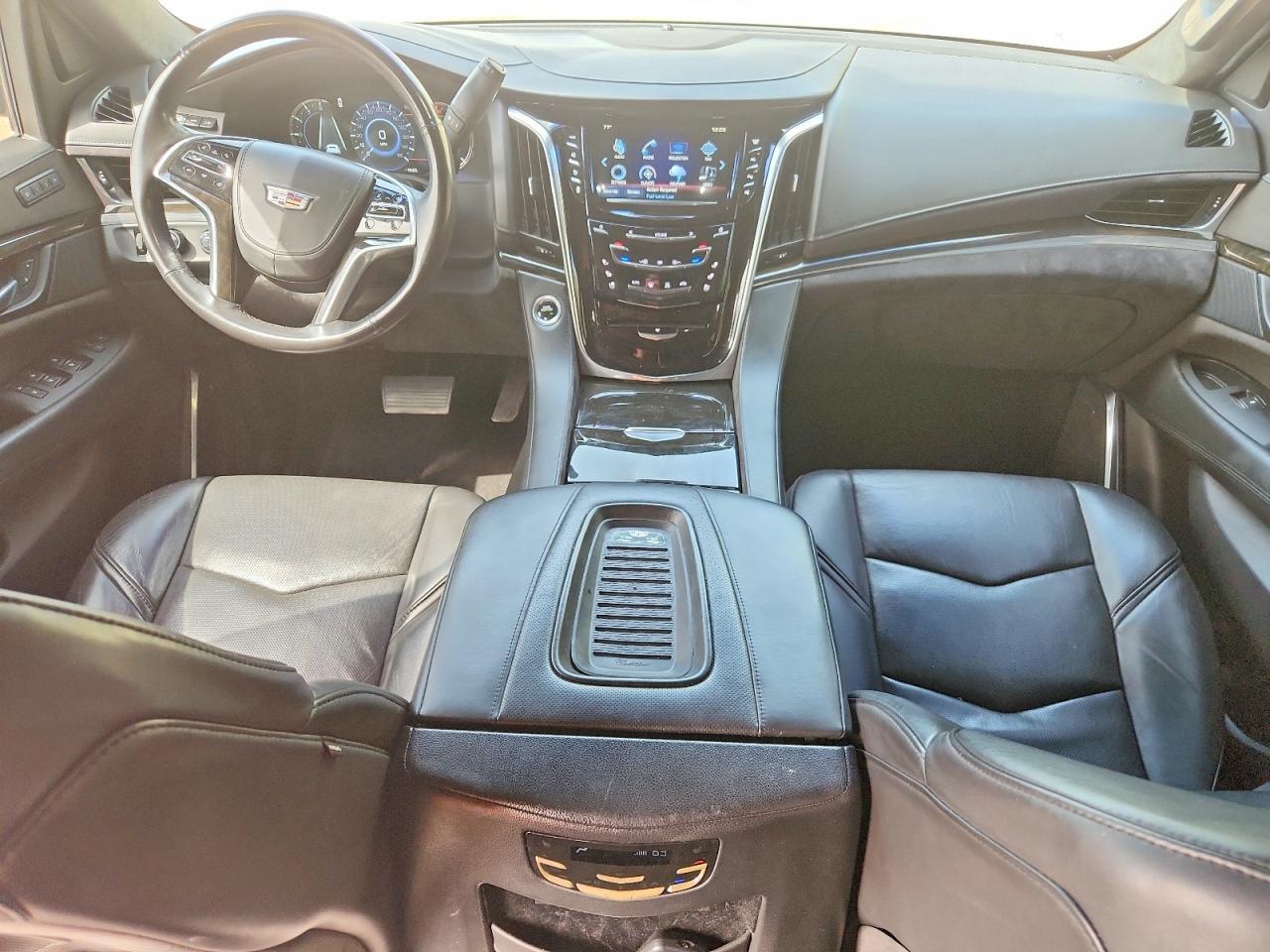 2018 CADILLAC Escalade ESV