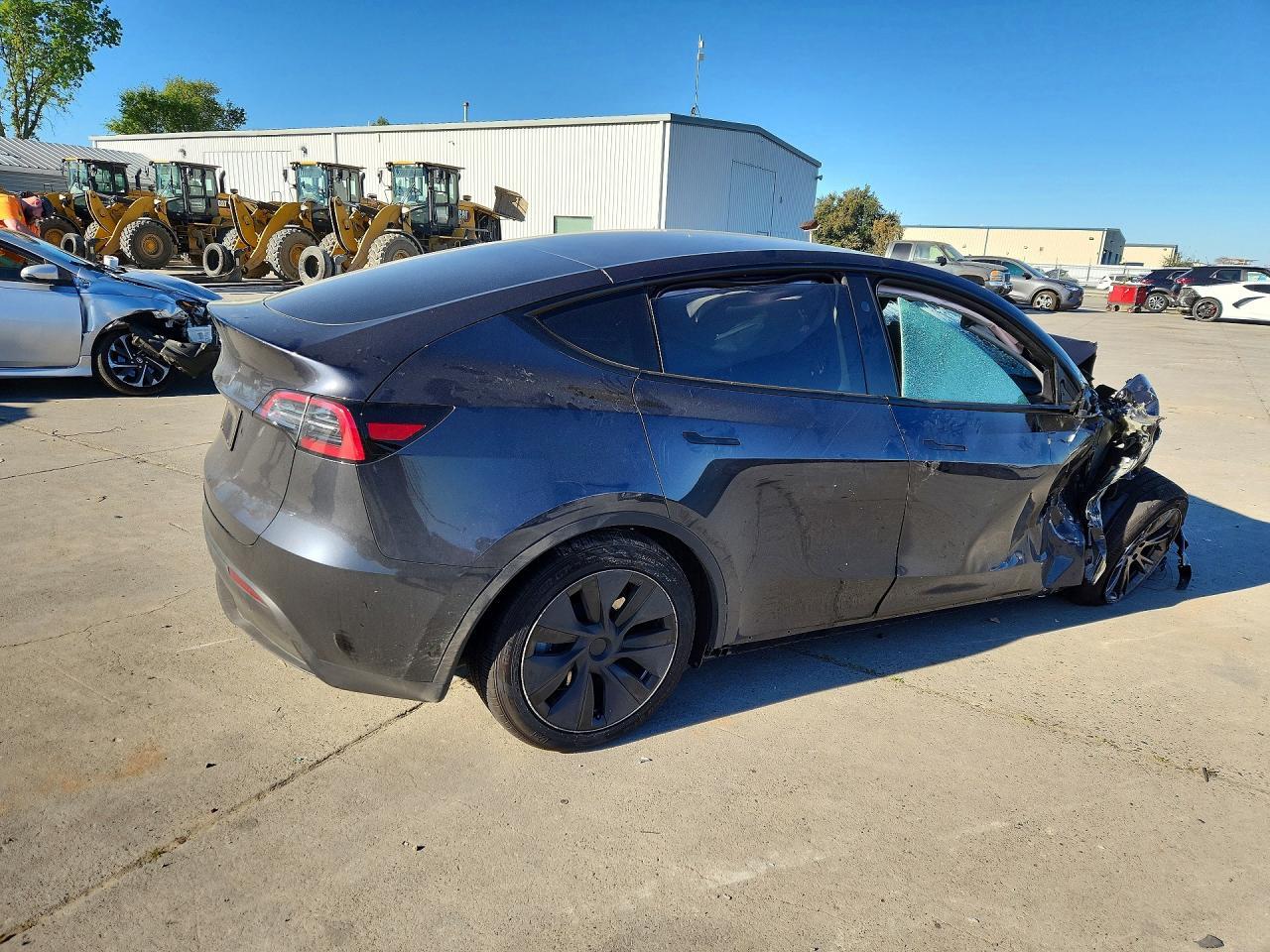2025 TESLA MODEL Y