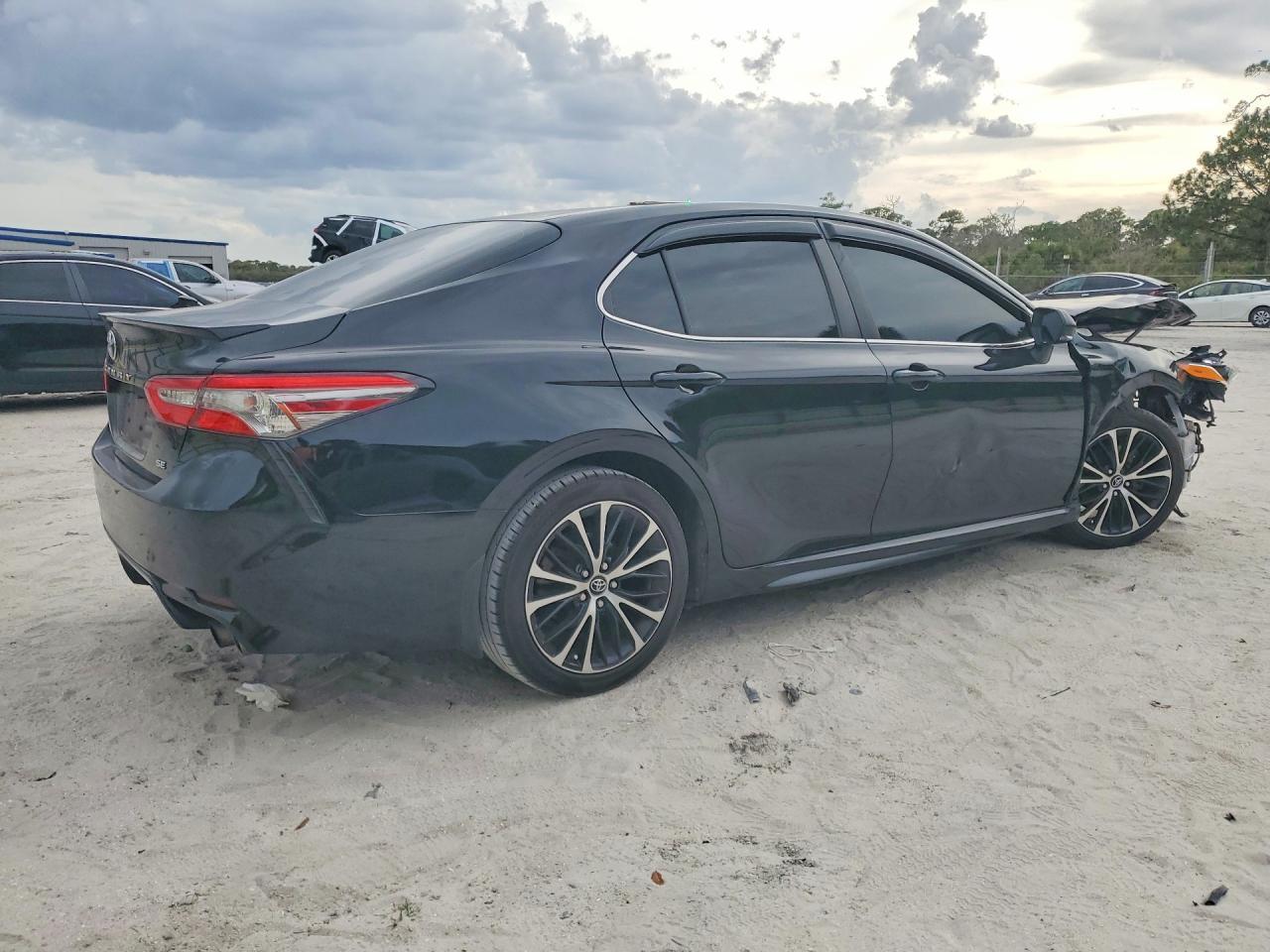 2018 TOYOTA CAMRY