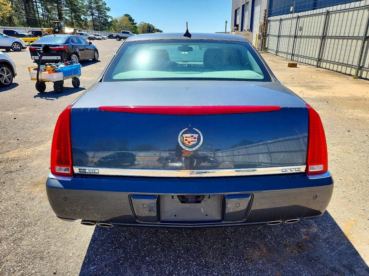 2010 CADILLAC DTS