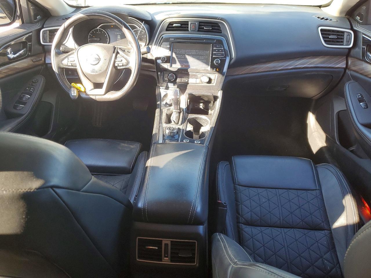 2017 NISSAN Maxima
