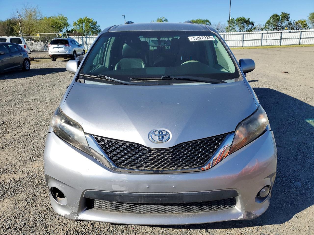2012 TOYOTA SIENNA