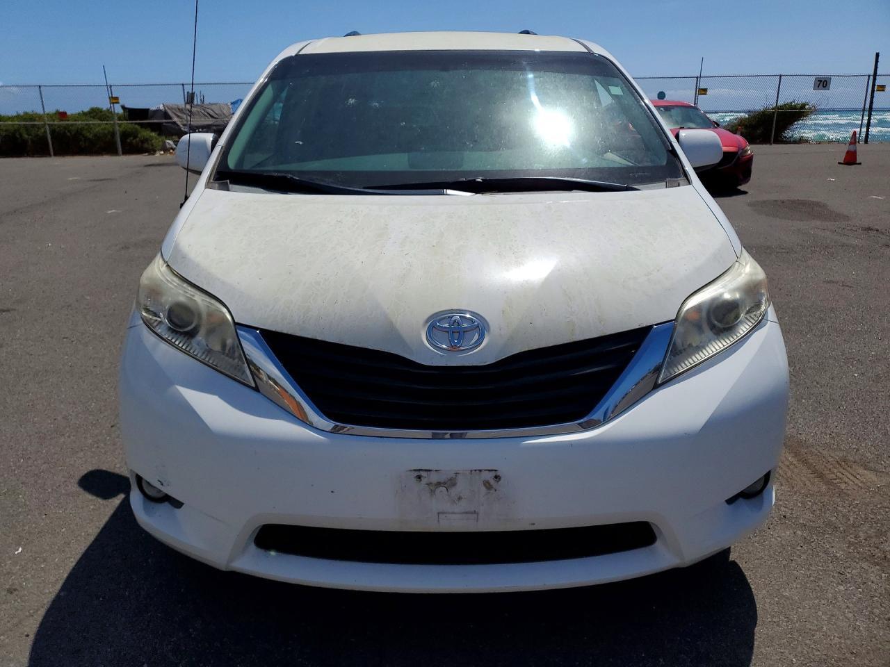 2014 TOYOTA SIENNA