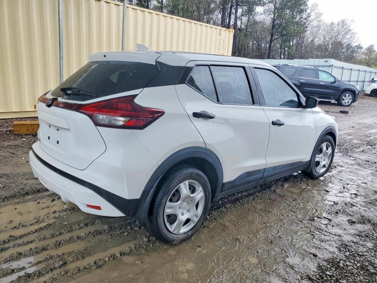 2022 NISSAN KICKS
