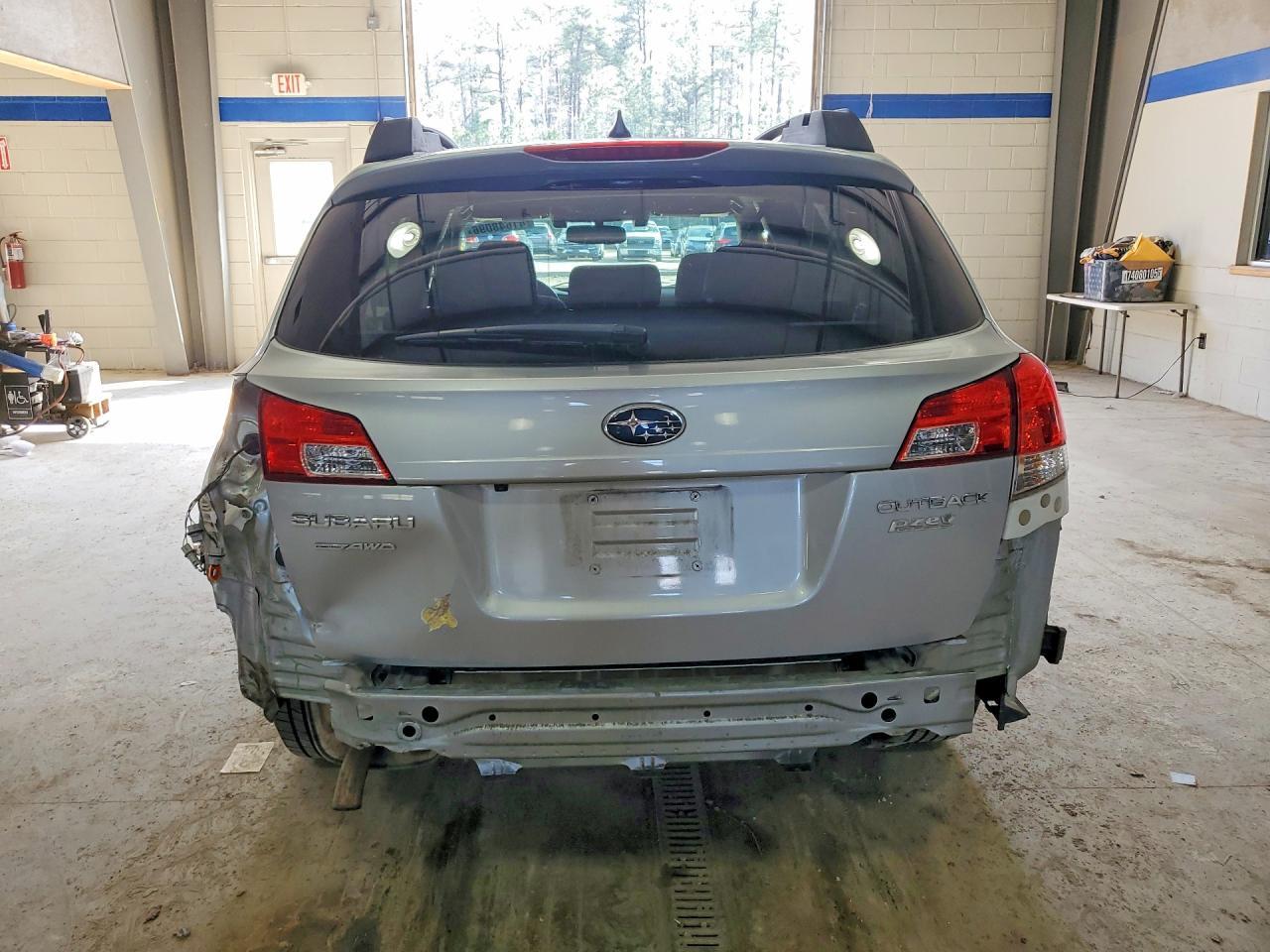2014 SUBARU Outback