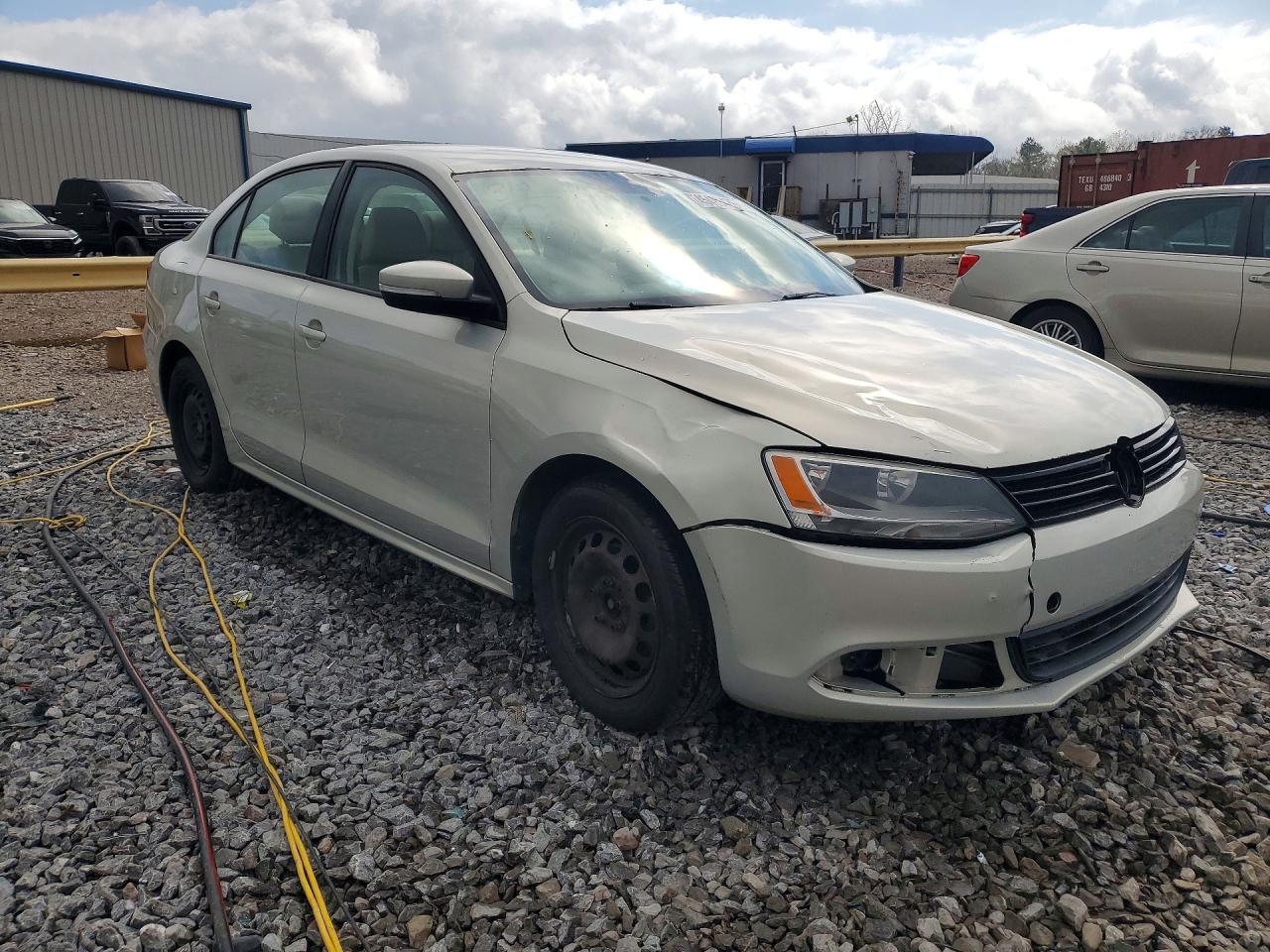 2011 VOLKSWAGEN JETTA