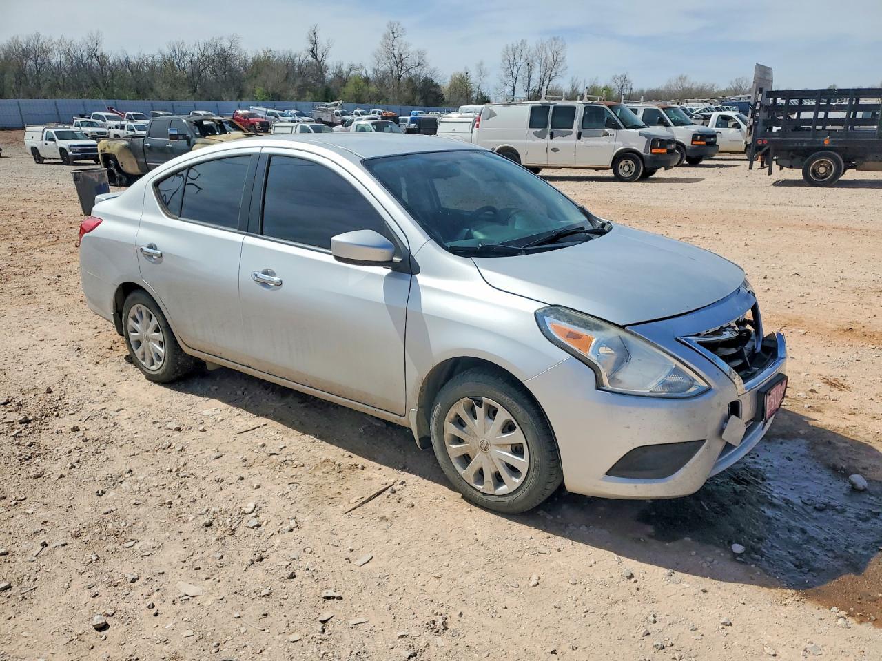 2015 NISSAN VERSA