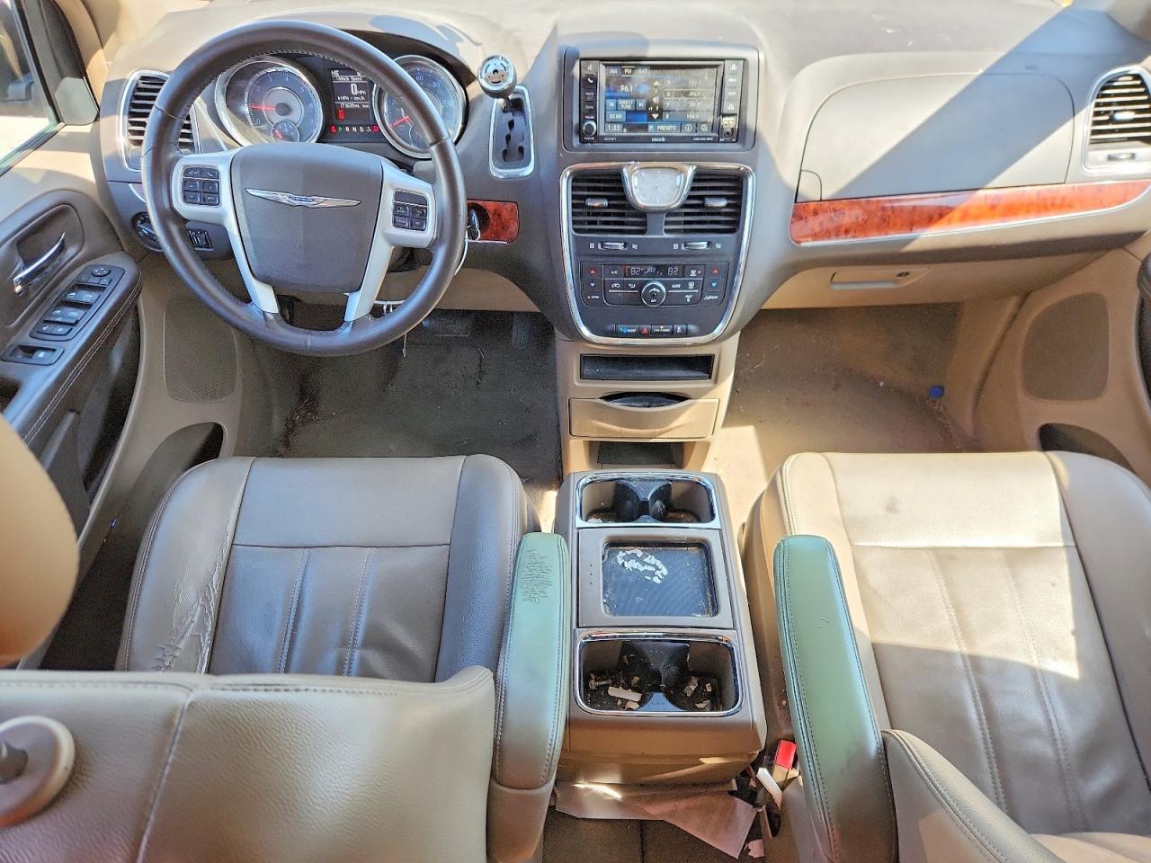 2014 CHRYSLER Town & Country