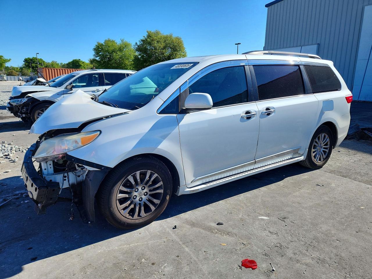 2015 TOYOTA SIENNA