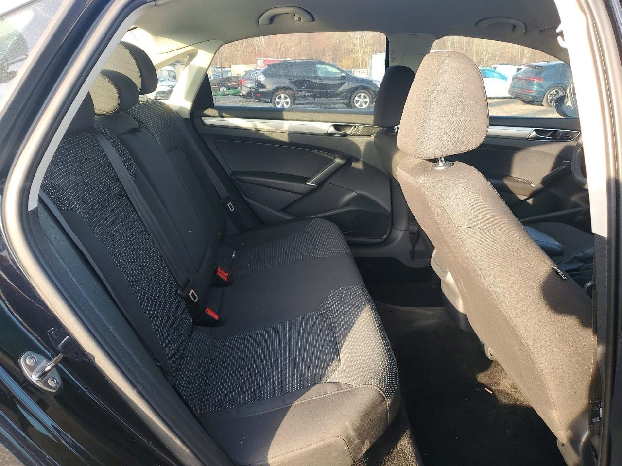 2017 VOLKSWAGEN Passat