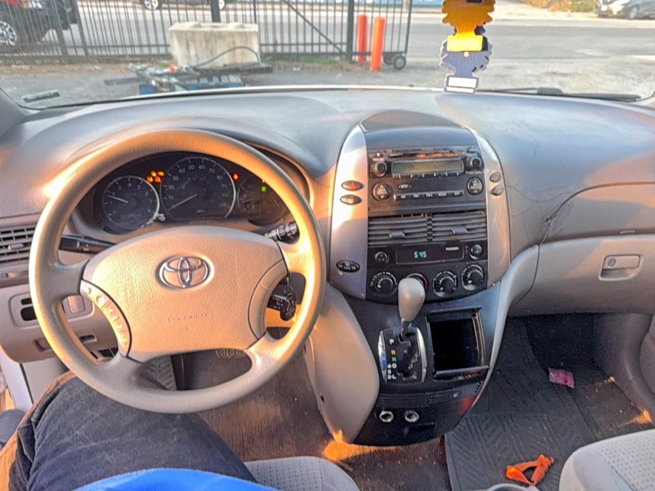 2006 TOYOTA SIENNA