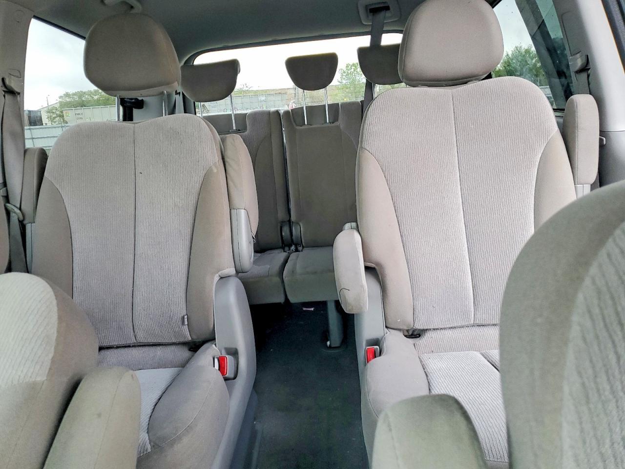 2012 KIA SEDONA
