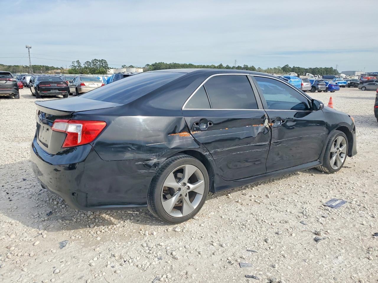 2014 TOYOTA CAMRY