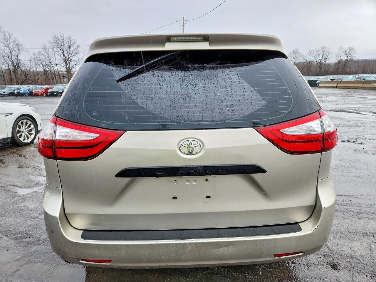 2015 TOYOTA SIENNA