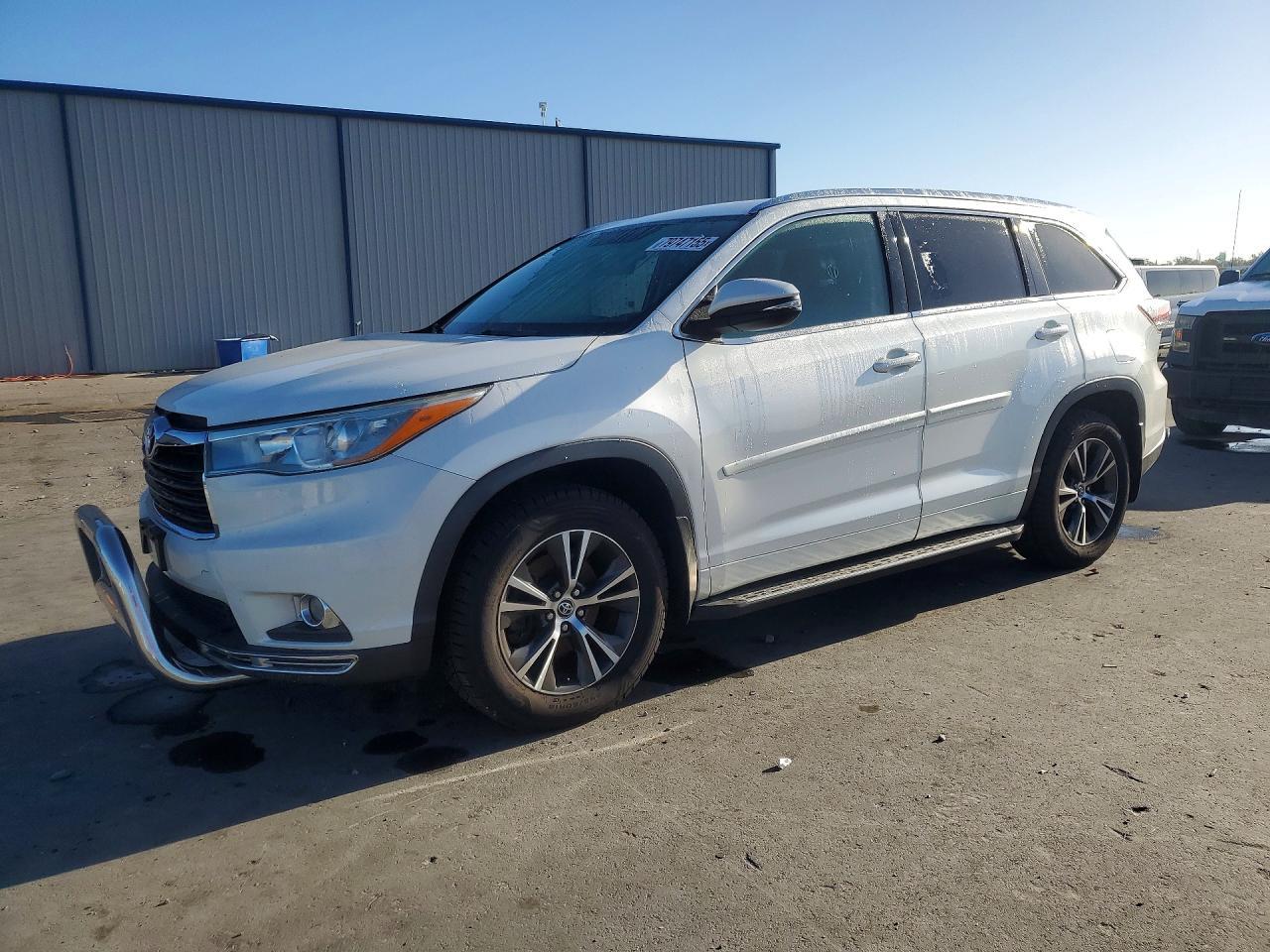 2016 TOYOTA HIGHLANDER