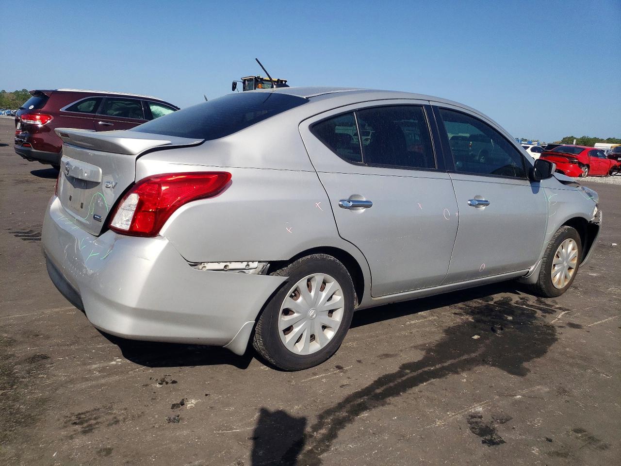2015 NISSAN VERSA