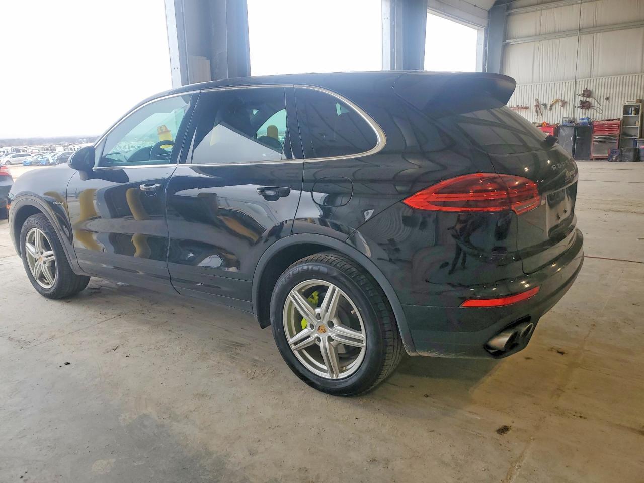 2015 PORSCHE CAYENNE